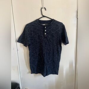 Short sleeve navy blue t shirt with button opening - size S